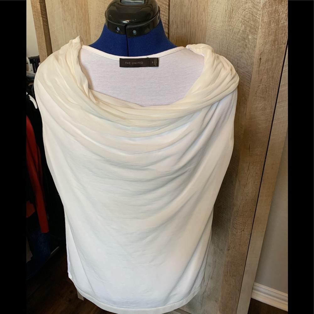 Beautiful and unique ruched top.